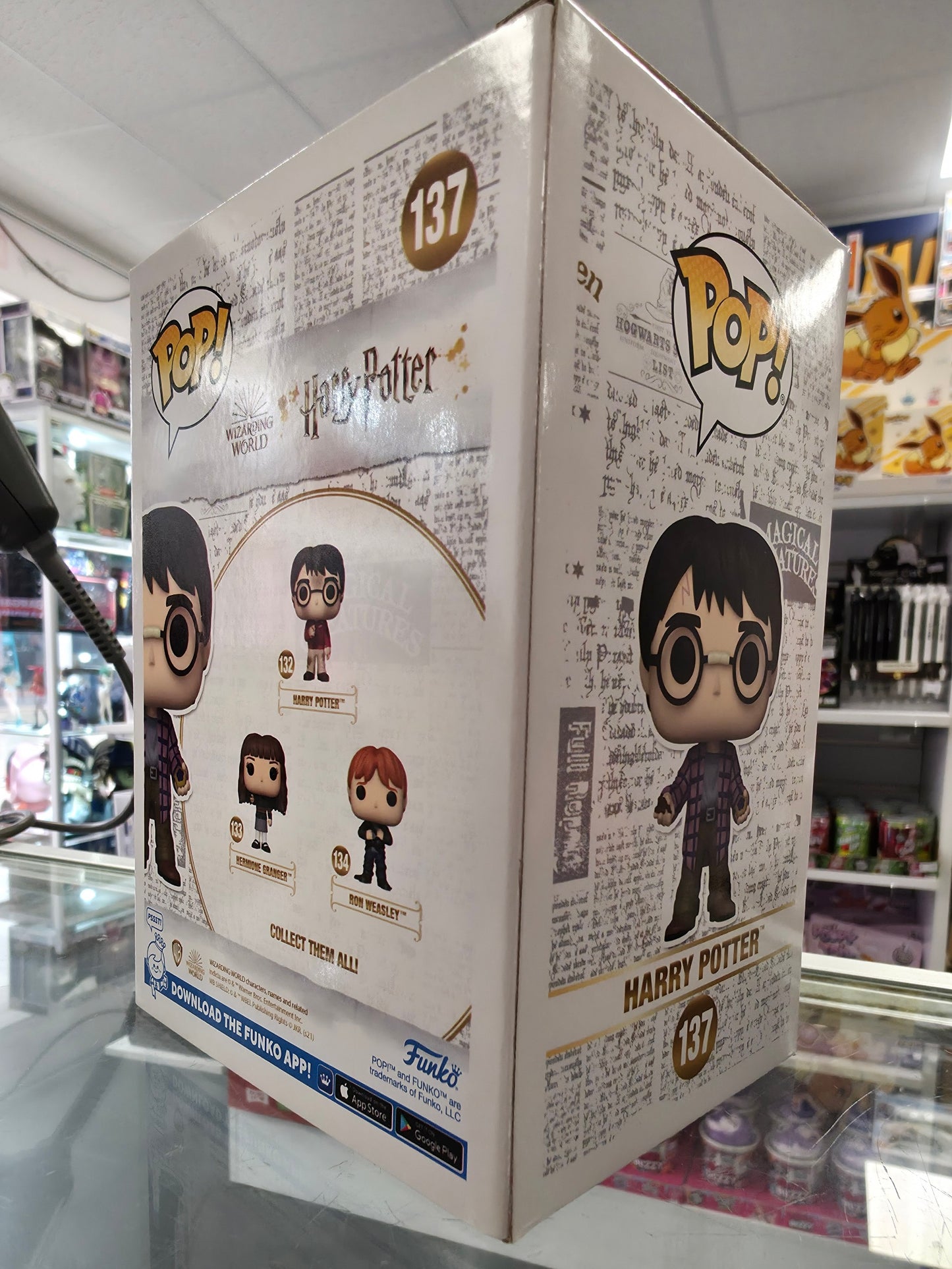 POP HP: Harry W/Chocolate Frog 137 - LA Con 2000pc