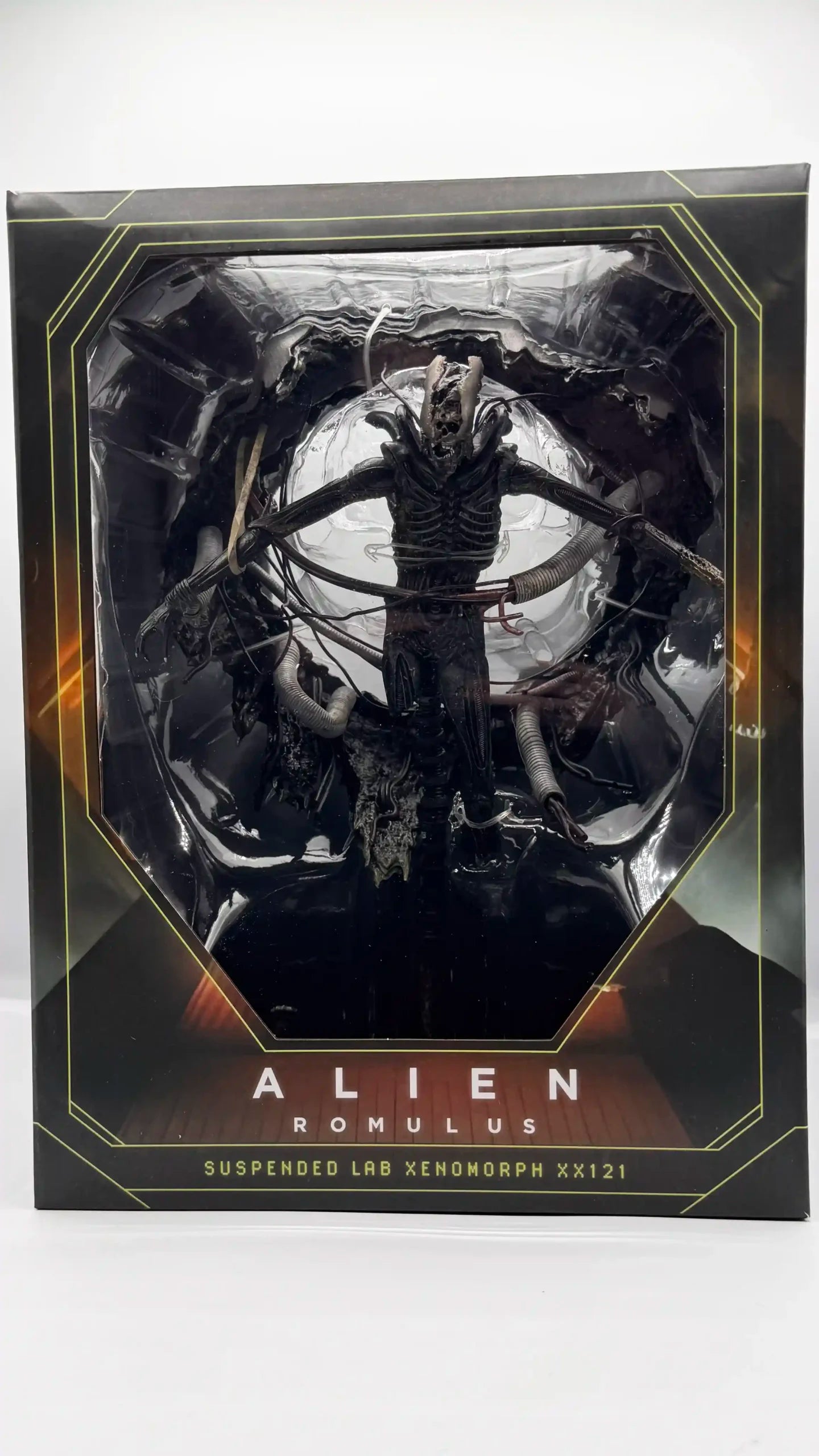 Alien Romulus - Suspended Xenomorph Deluxe Figure