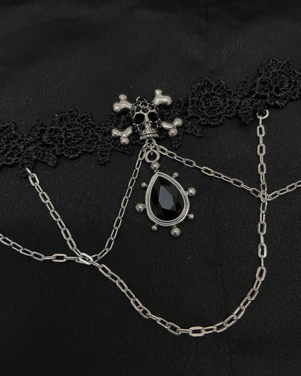 Mini Skull Lace Choker